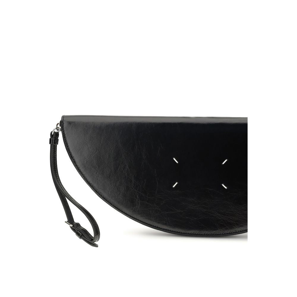 HALFMOON CLUTCH BAG IN BLACK CRINKLED LEATHER