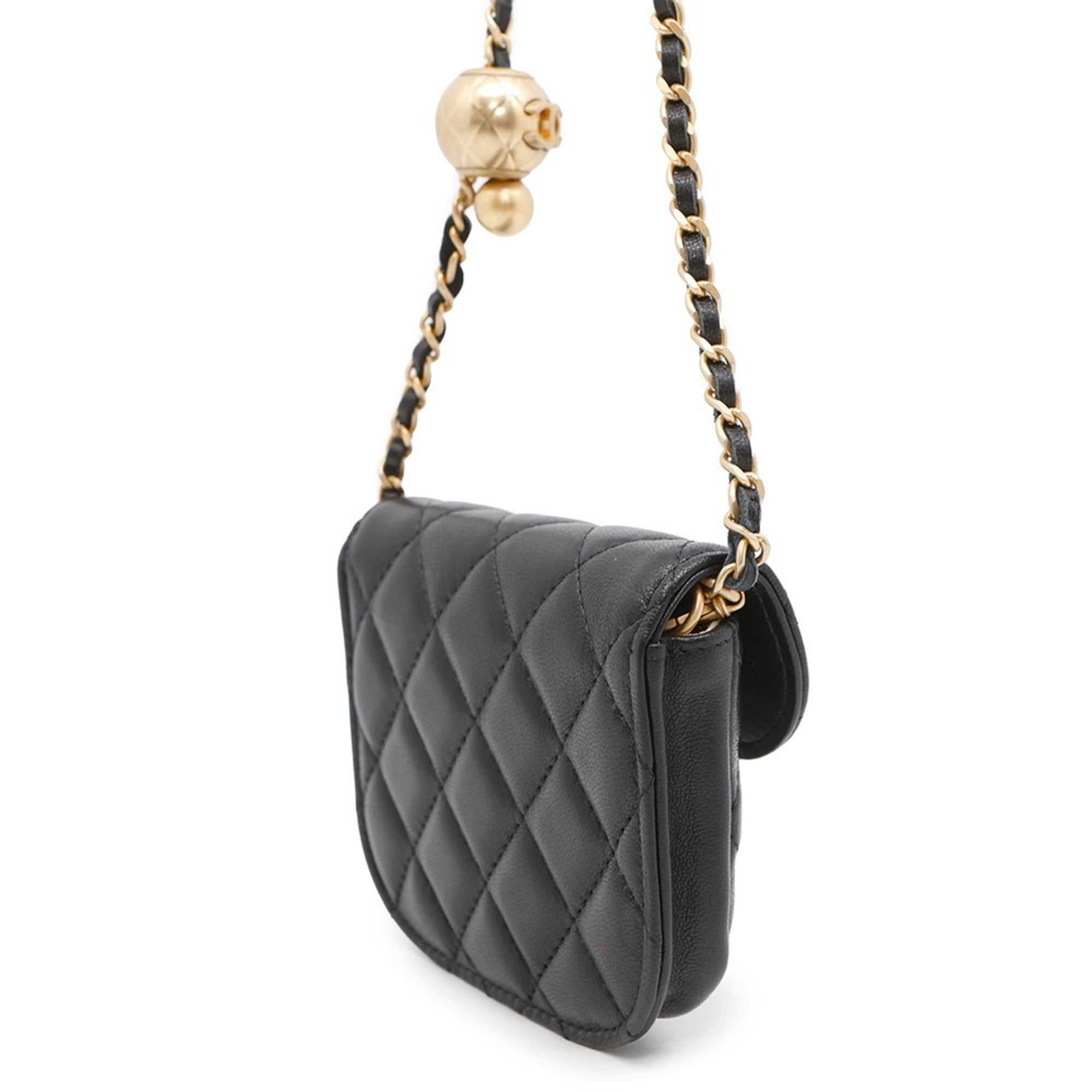 MANSII Chanel used Ball Bag in black leather with gold chain and unique skull detail