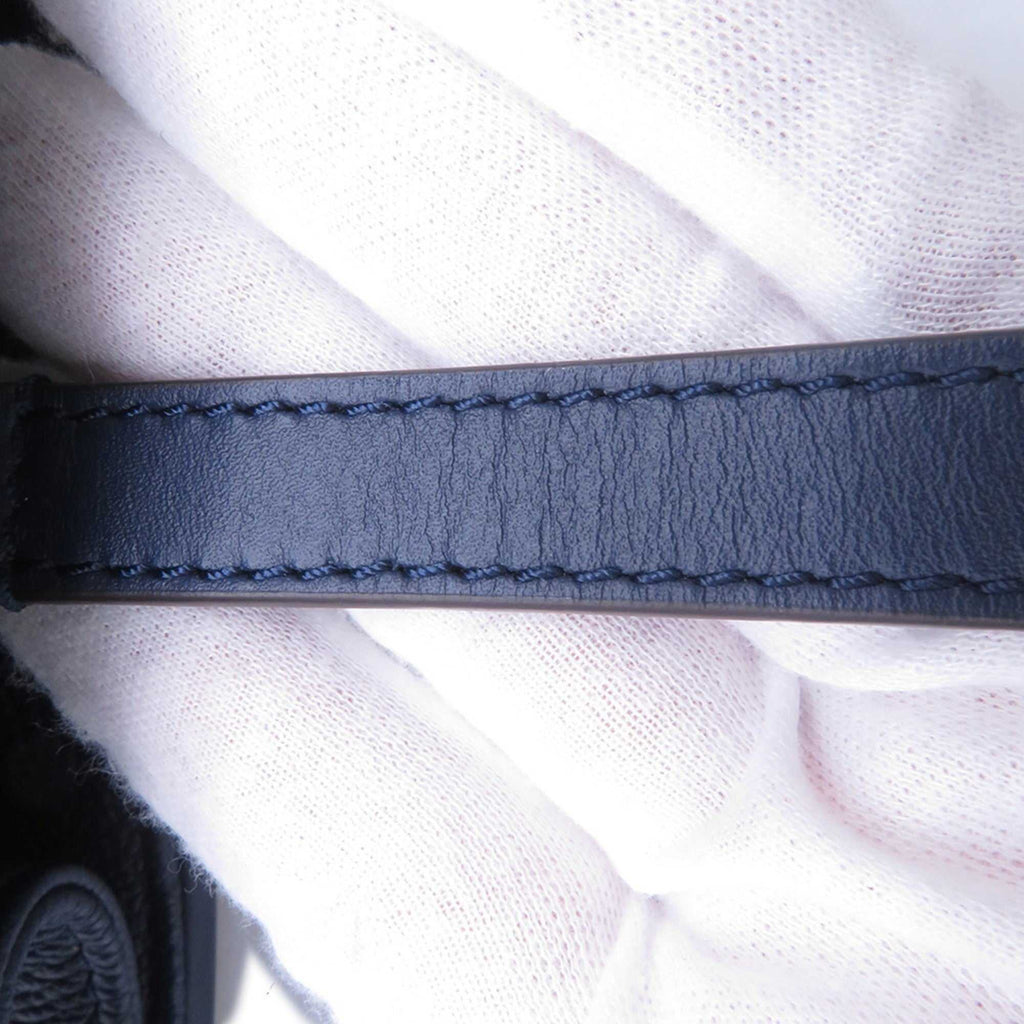 Close-up of the strap detailing on the LOUIS VUITTON Pre-Loved Monogram Raffia On-the-Go tote bag