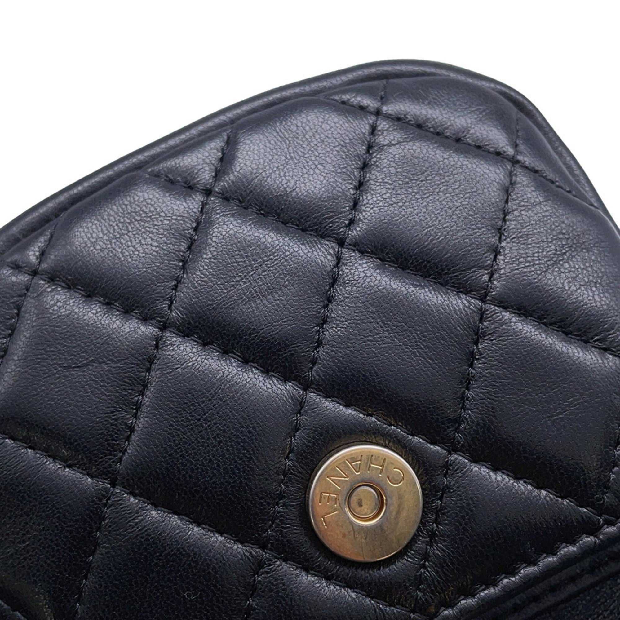 MANSII Chanel used Ball Bag in black leather with quilted texture and logo button detail