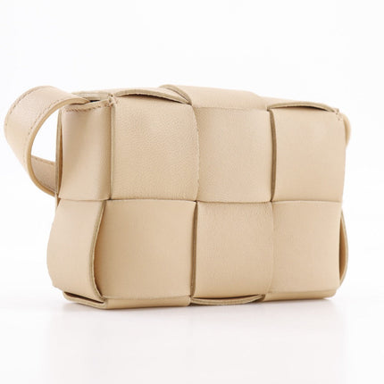 Bottega Veneta Pre-Owned Intrecciato Leather Bag in Beige with a Distinctive Woven Design