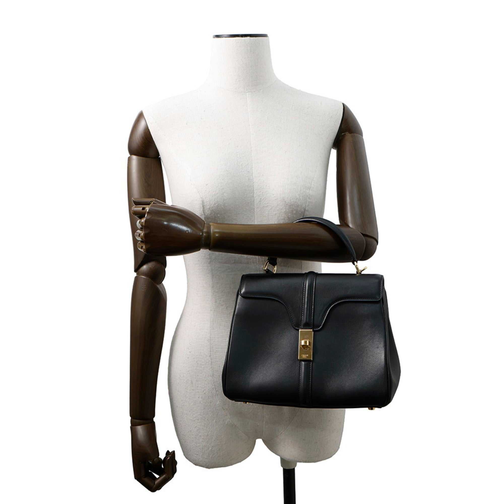 MANSII CÉLINE Pre owned 16 Seize handbag in classic black with structured design and gold-tone clasp