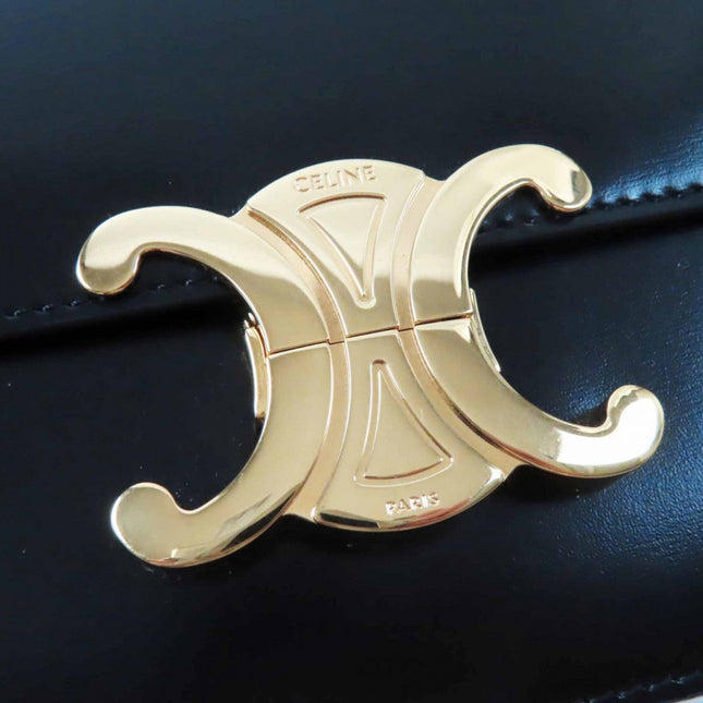 CELINE pre-owned bag featuring a distinctive gold logo clasp for stylish access