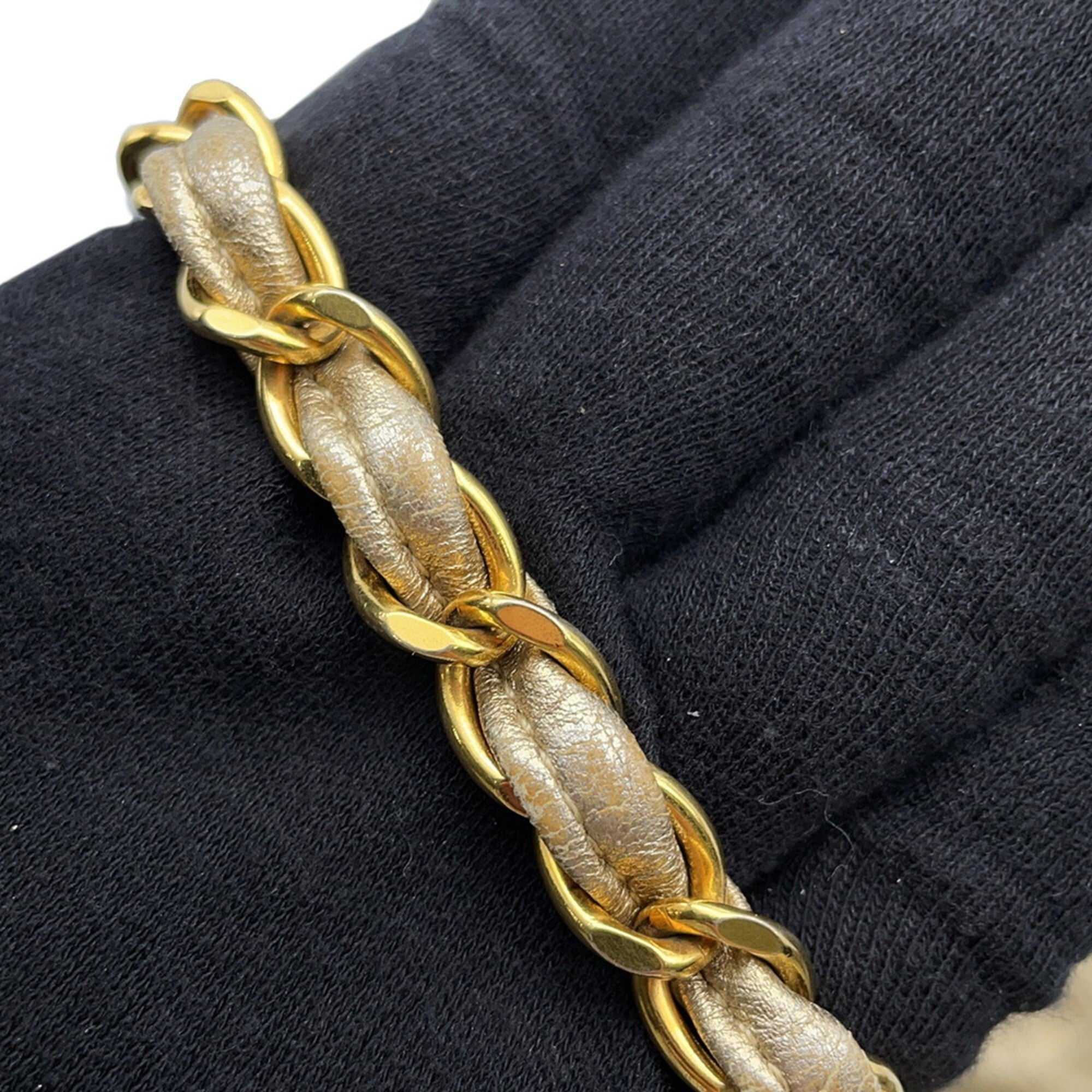 MANSII authentic Chanel Matelasse 18 for sale featuring a gold chain and leather design