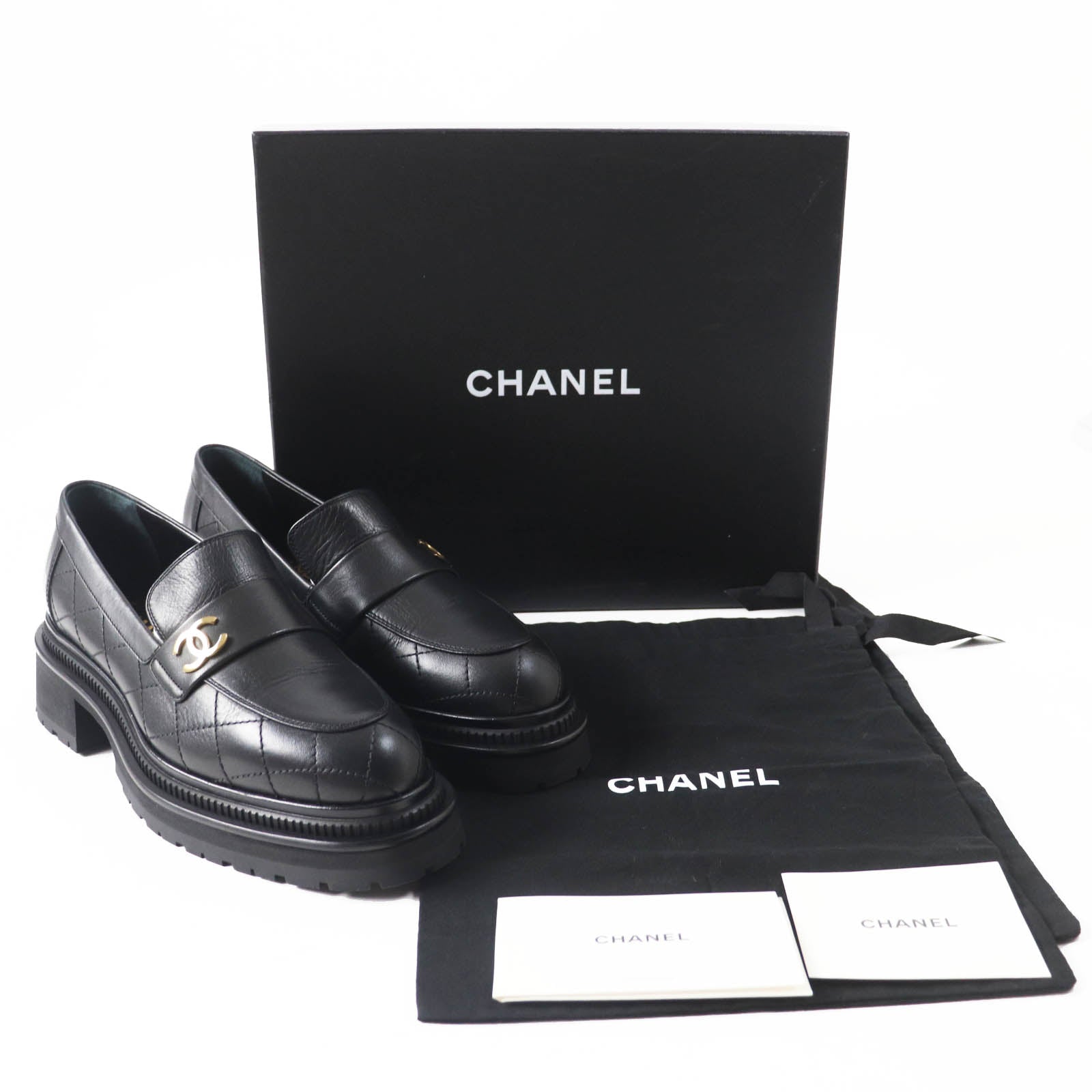Used Chanel loafers for women in black leather with gold logo and original packaging