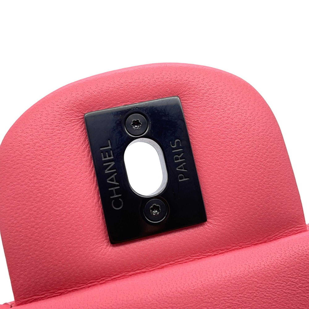 Close-up of CHANEL Pre-Loved Mini Matelasse 20 pink purse showing logo and hardware details