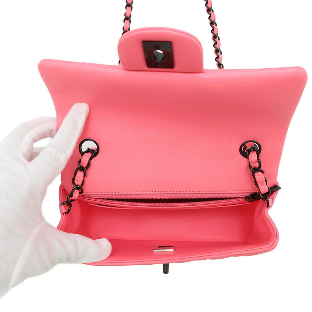 Inside view of MANSII CHANEL Pre-Loved Mini Matelasse 20 pink handbag featuring a spacious interior and chain strap