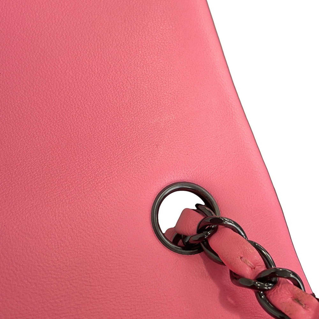 Close-up of MANSII CHANEL Pre-Loved Mini Matelasse 20 pink handbag showing the leather texture and chain detail