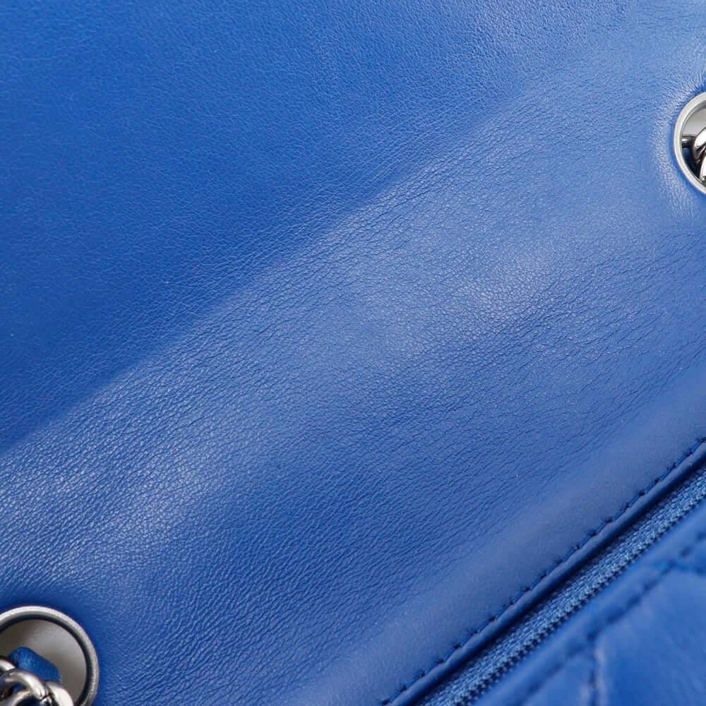 CHANEL pre-owned blue leather bag with silver hardware and zip closure