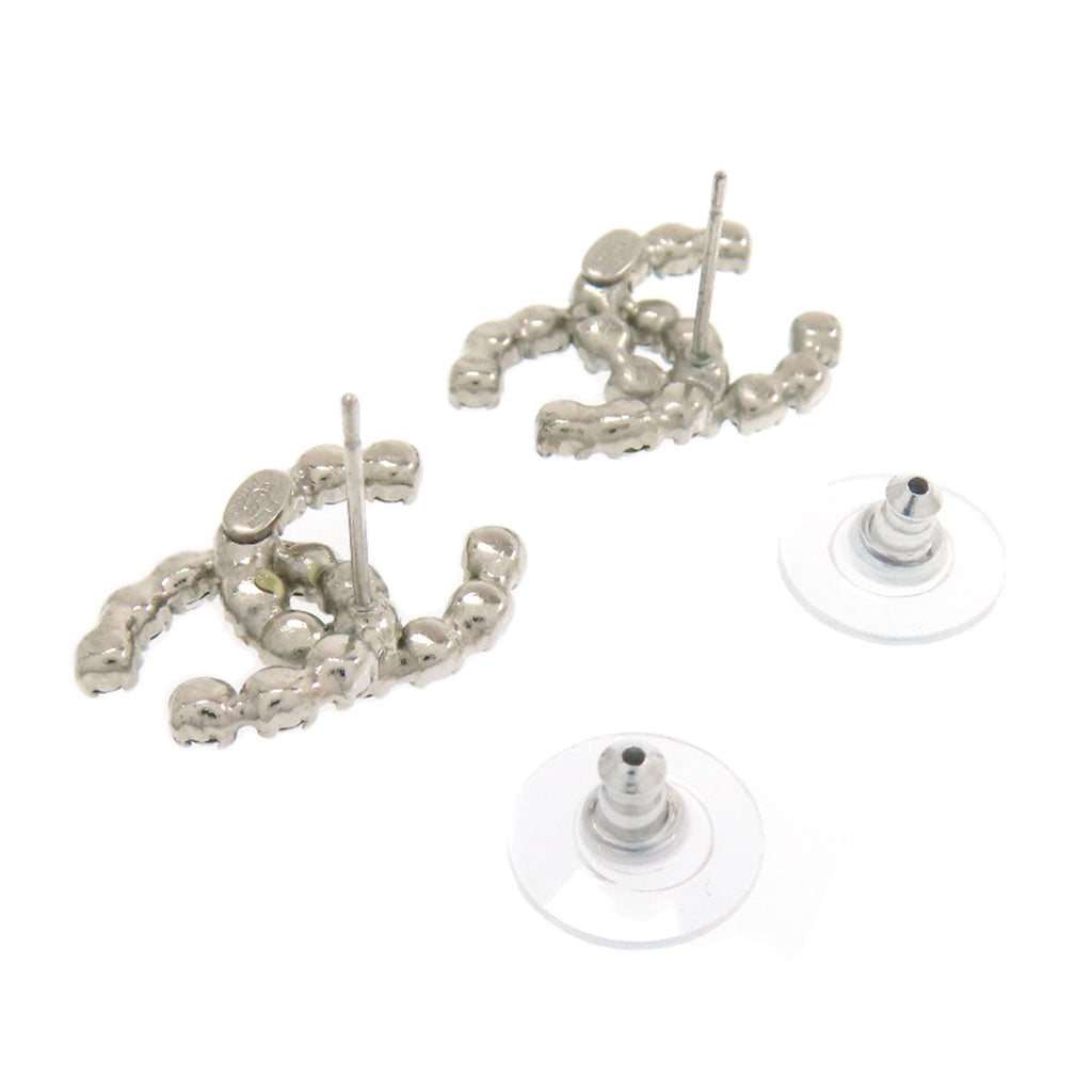 Pre-owned Chanel earrings in silver with iconic logo design for elegant accessorizing