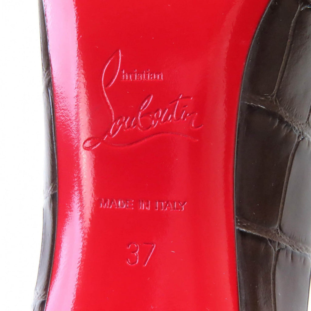 Sole of pre-owned Christian Louboutin pumps showcasing the iconic red bottom and Italian craftsmanship