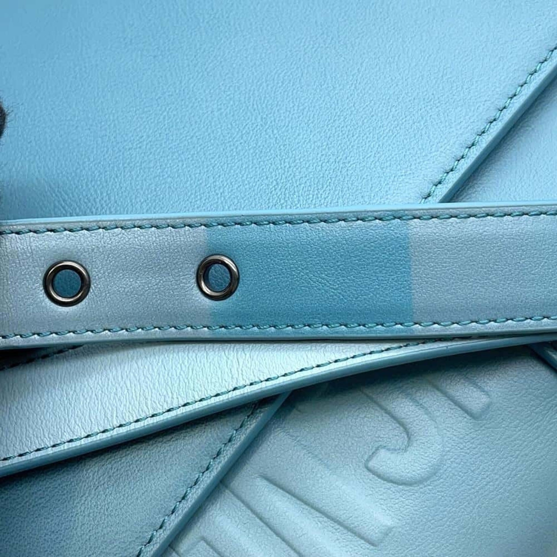 Pre-owned Christian Dior blue leather bag with stylish hardware and sleek design