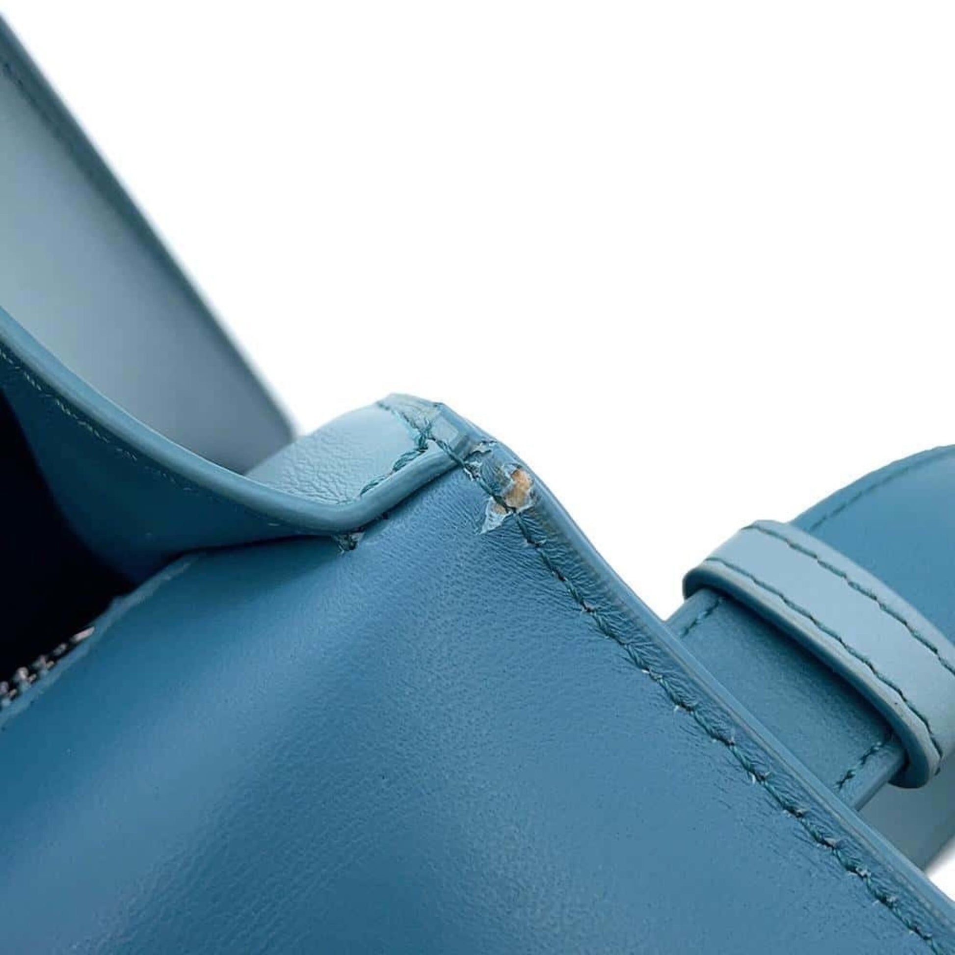 Pre-owned Christian Dior blue leather bag featuring a stylish design with minor wear