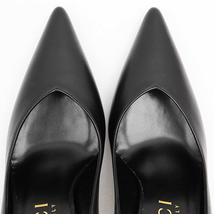 Elegant black used Gucci Nero pumps showcasing a pointed toe design, perfect for formal occasions. Buy used Gucci Nero pumps online.
