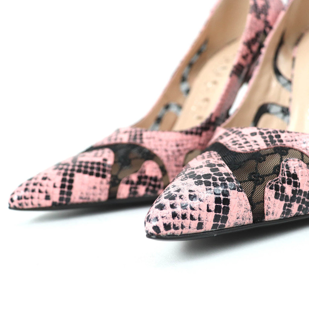 Gucci pink leather pumps with a stylish snakeskin pattern and elegant pointed toe design