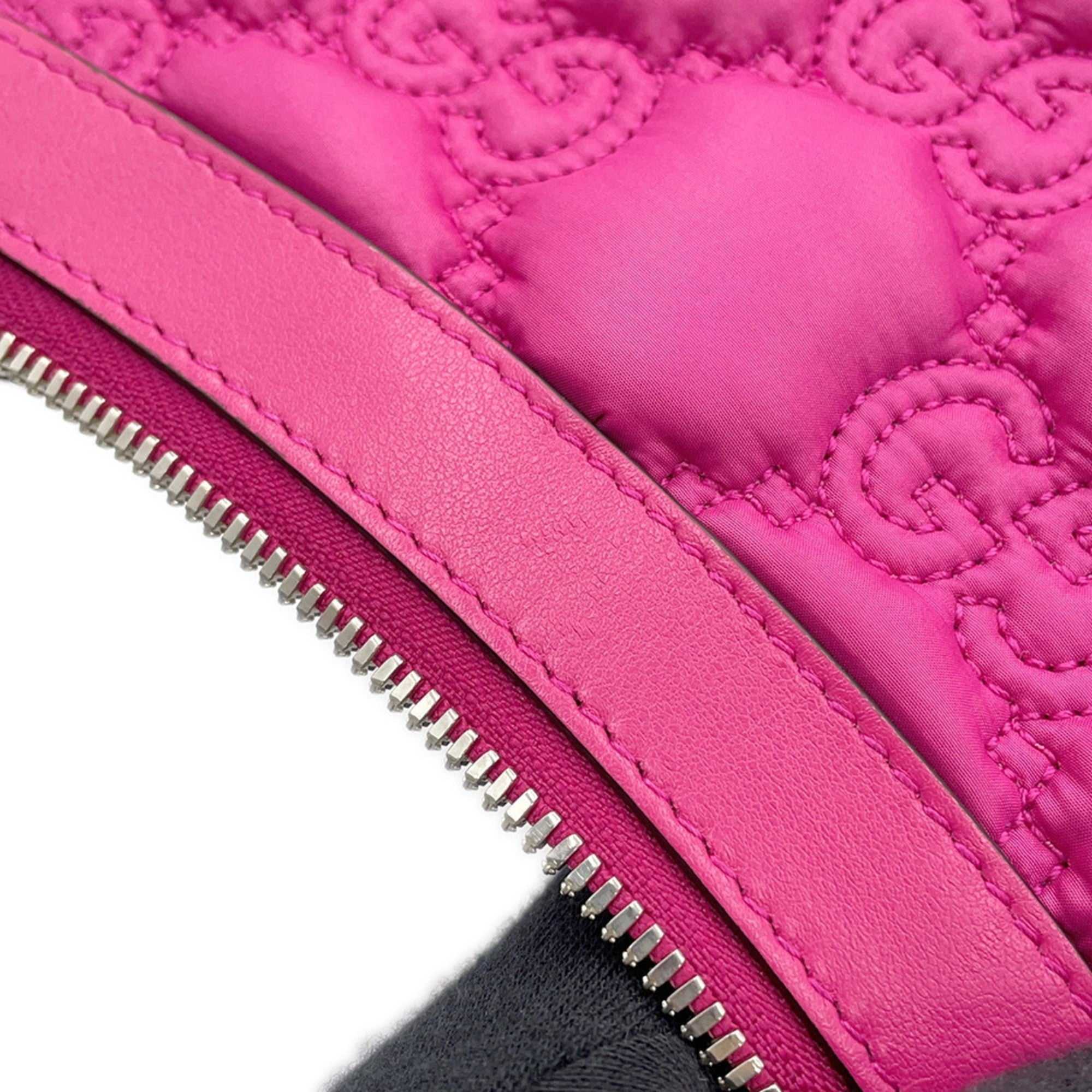 Close-up of GUCCI Pre-Loved GG Matelasse shoulder bag featuring pink quilted design and zipper detail