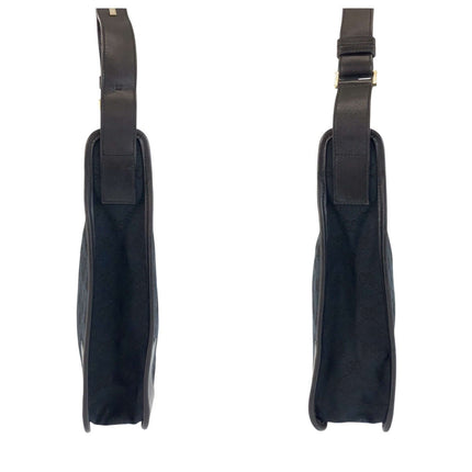 GUCCI Pre-Owned Black Leather Messenger Bag with Adjustable Strap and Sleek Design