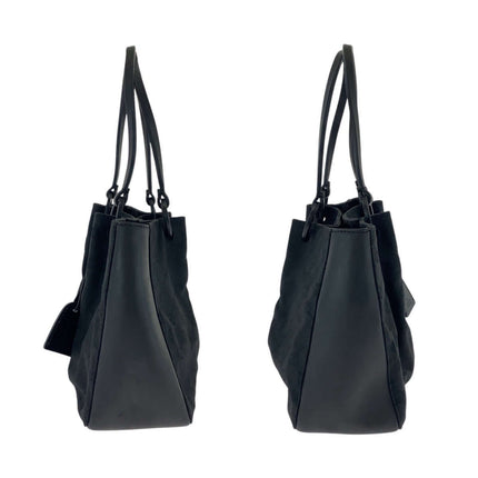 GUCCI pre-owned black tote bag with sleek leather and fabric design, ideal for everyday use