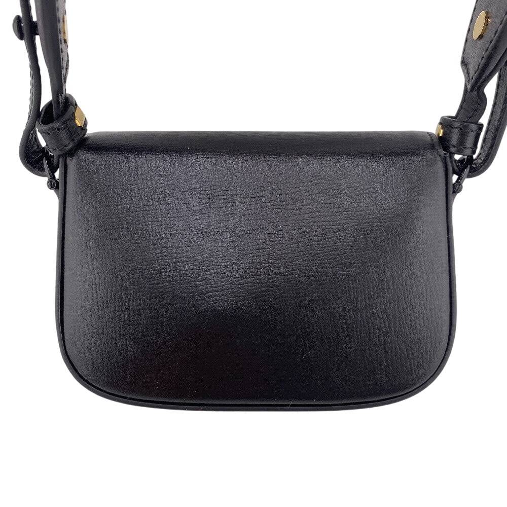 GUCCI pre-owned black leather bag with a sleek design and adjustable strap