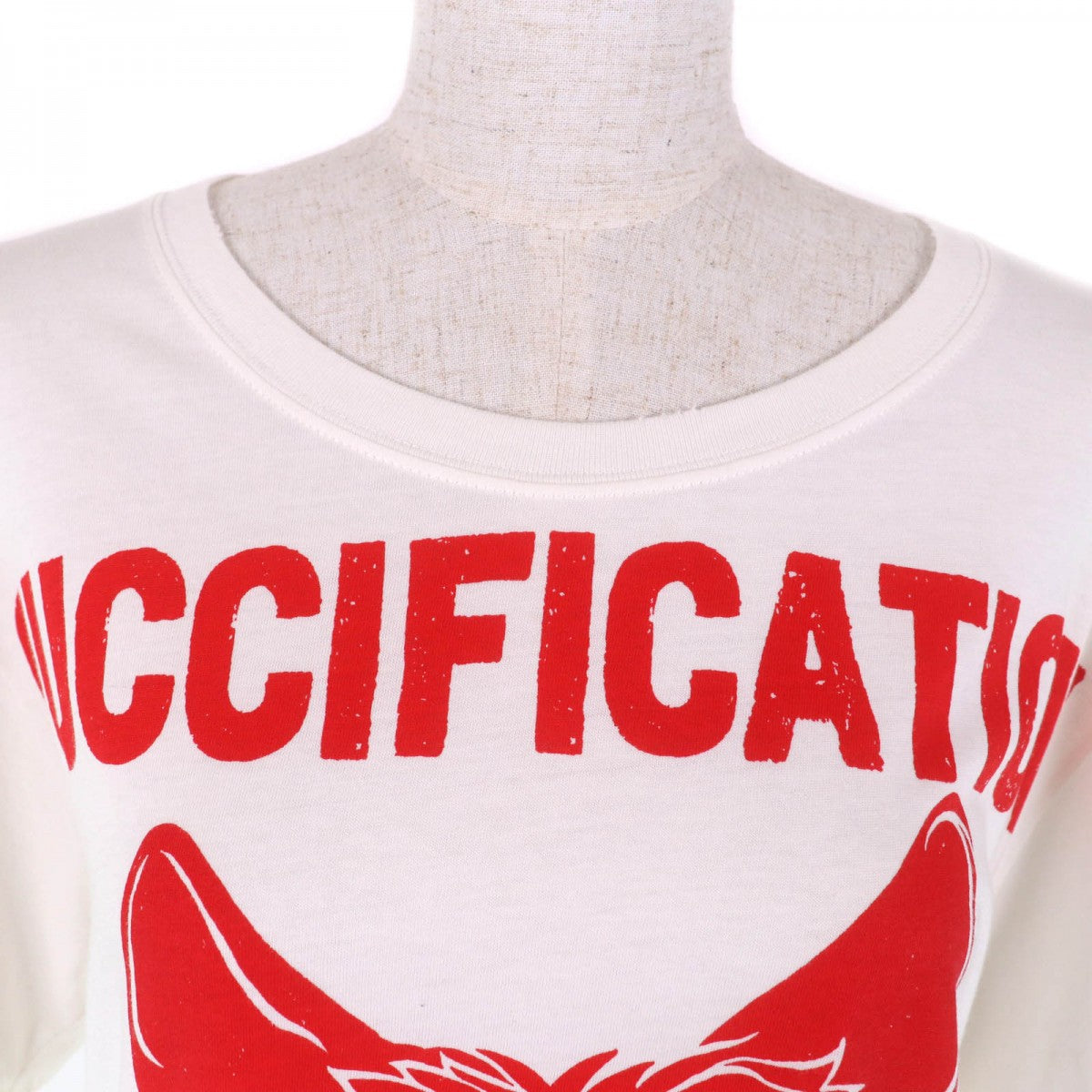 Pre-owned Gucci t-shirt featuring a bold graphic design and relaxed fit for casual wear