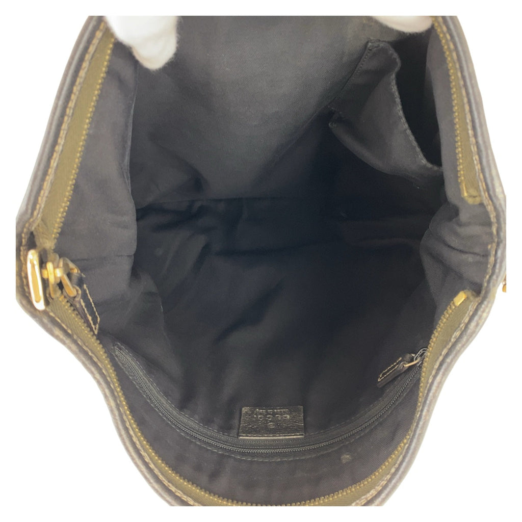 GUCCI vintage bag interior featuring multiple pockets and a spacious design