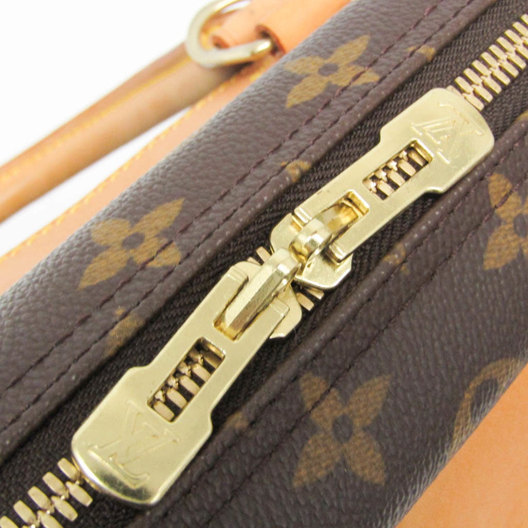 Close-up of the zipper on a LOUIS VUITTON pre loved Deauville bag featuring signature monogram canvas