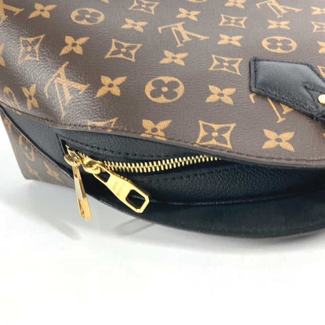 Louis Vuitton Monogram Pre-Owned Bag with Zip Closure and Iconic Pattern