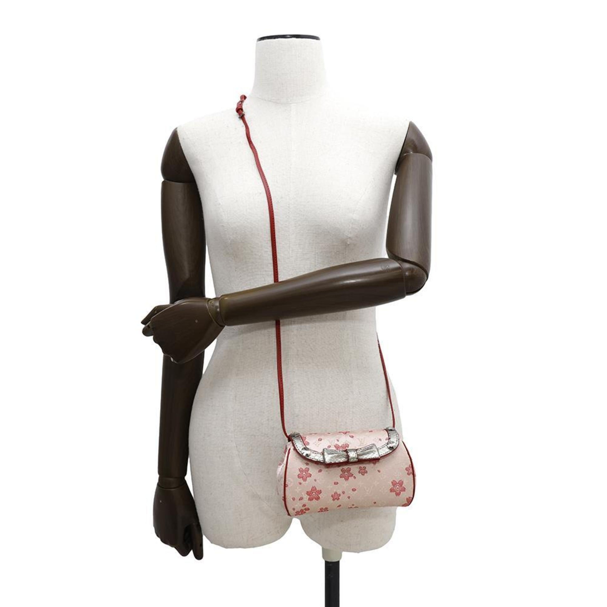 Pre-owned Louis Vuitton Floral Crossbody Bag with Adjustable Strap and Elegant Design