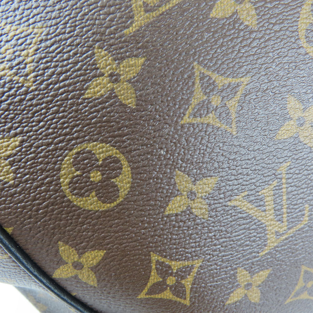 Pre-Owned Louis Vuitton Signature Monogram Canvas Bag with Classic Design and Durable Material