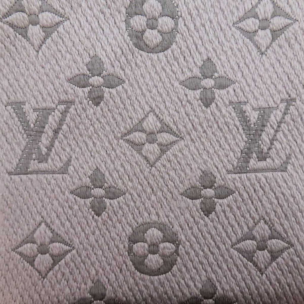 Elegant pre-owned Louis Vuitton wool scarf featuring iconic monogram design in soft neutral tones