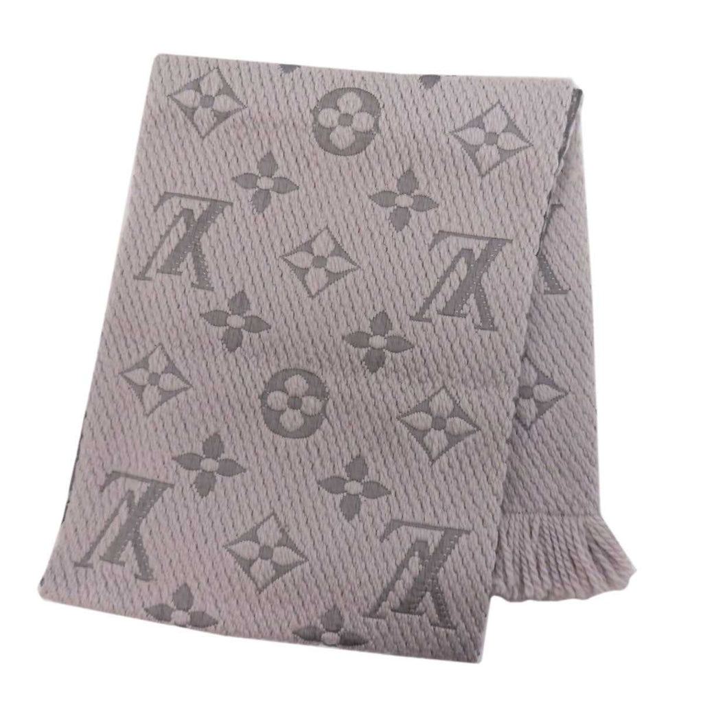 Elegant pre-owned Louis Vuitton wool scarf with iconic logo pattern in soft gray tones
