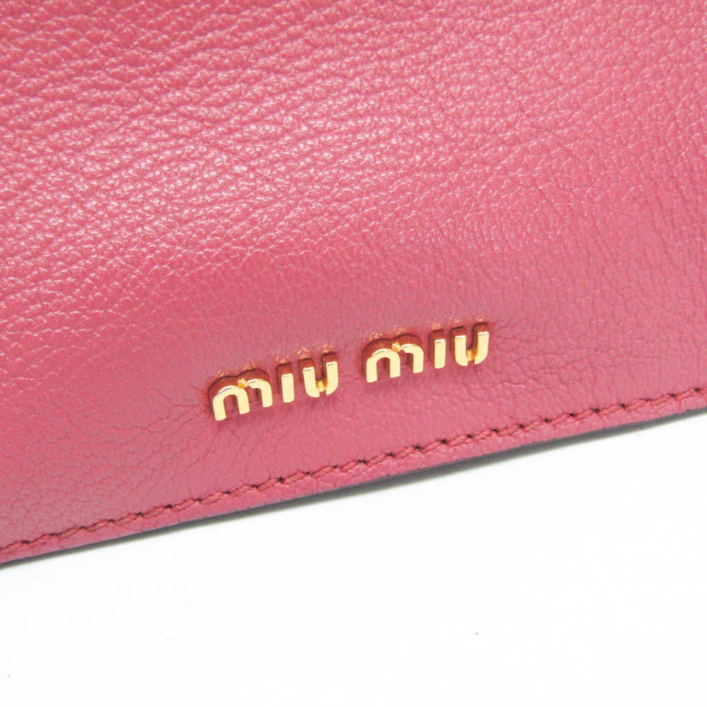 Close-up of MIU MIU Pre-Loved MADRAS shoulder bag logo in pink leather with gold detailing