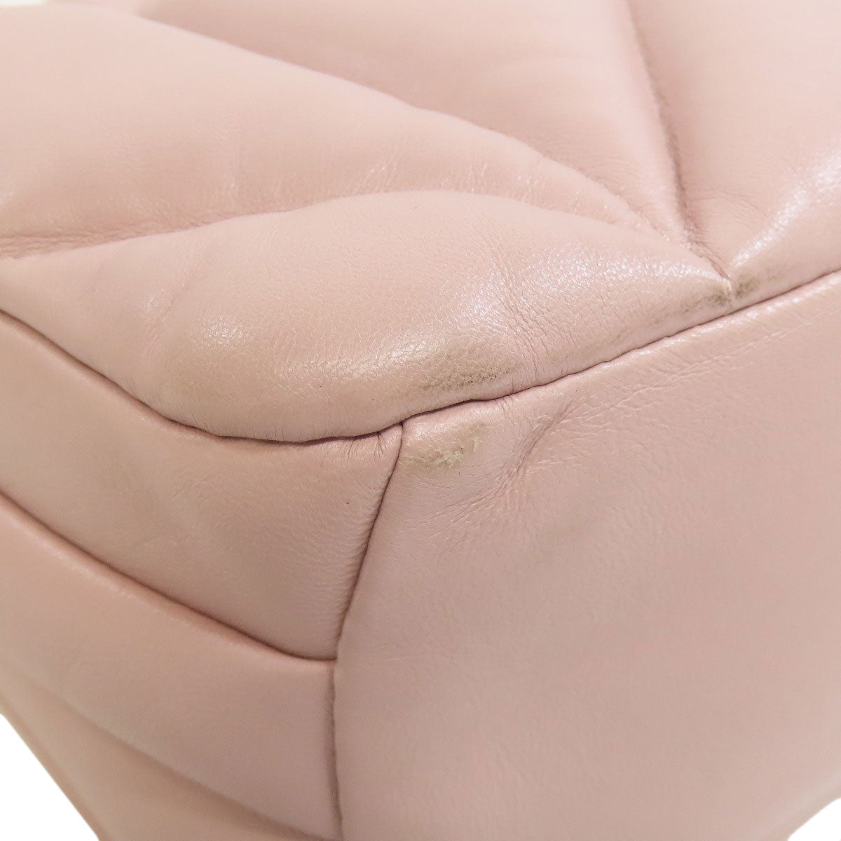 MIU MIU pre-owned bag in soft pink leather with a unique quilted design