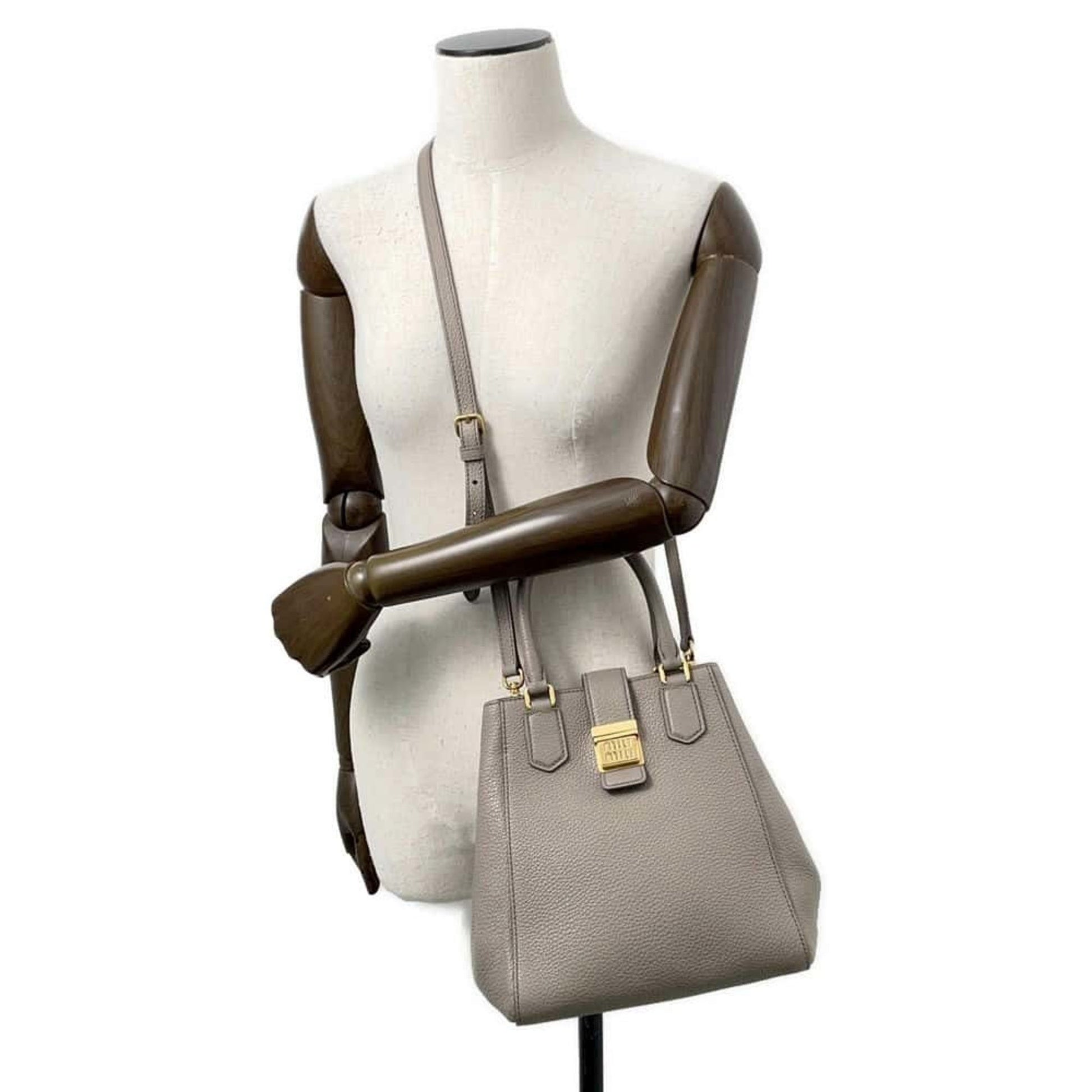 Pre-owned Miu Miu handbag in light gray leather with gold-tone hardware and adjustable strap