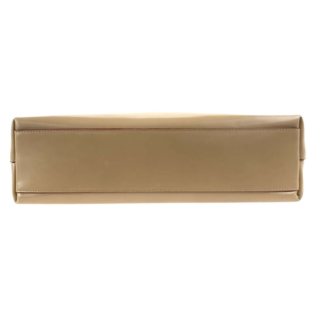 PRADA pre-owned leather bag in beige with a sleek and minimalistic design