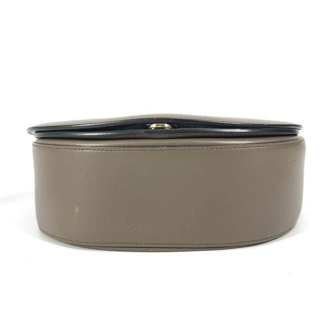 Salvatore Ferragamo pre-owned bag in taupe leather with a sleek design and gold hardware