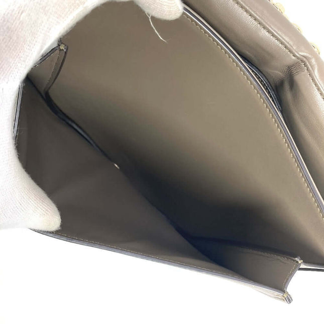 Salvatore Ferragamo pre-owned bag with ample interior space and elegant design