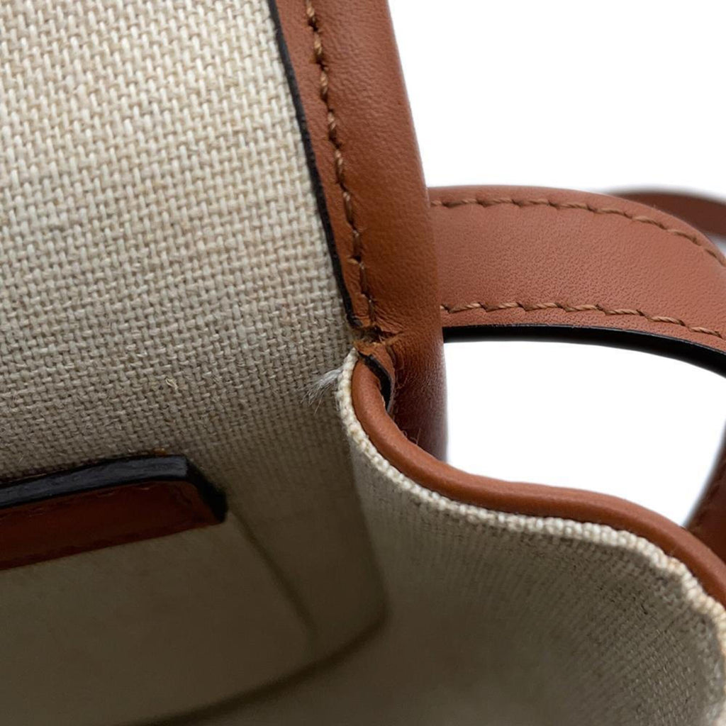 Celine Pre-Owned Bag with detailed stitching and a soft interior for everyday use