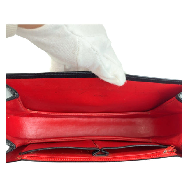 GUCCI pre-owned handbag featuring a vibrant red interior and multiple compartments for organization