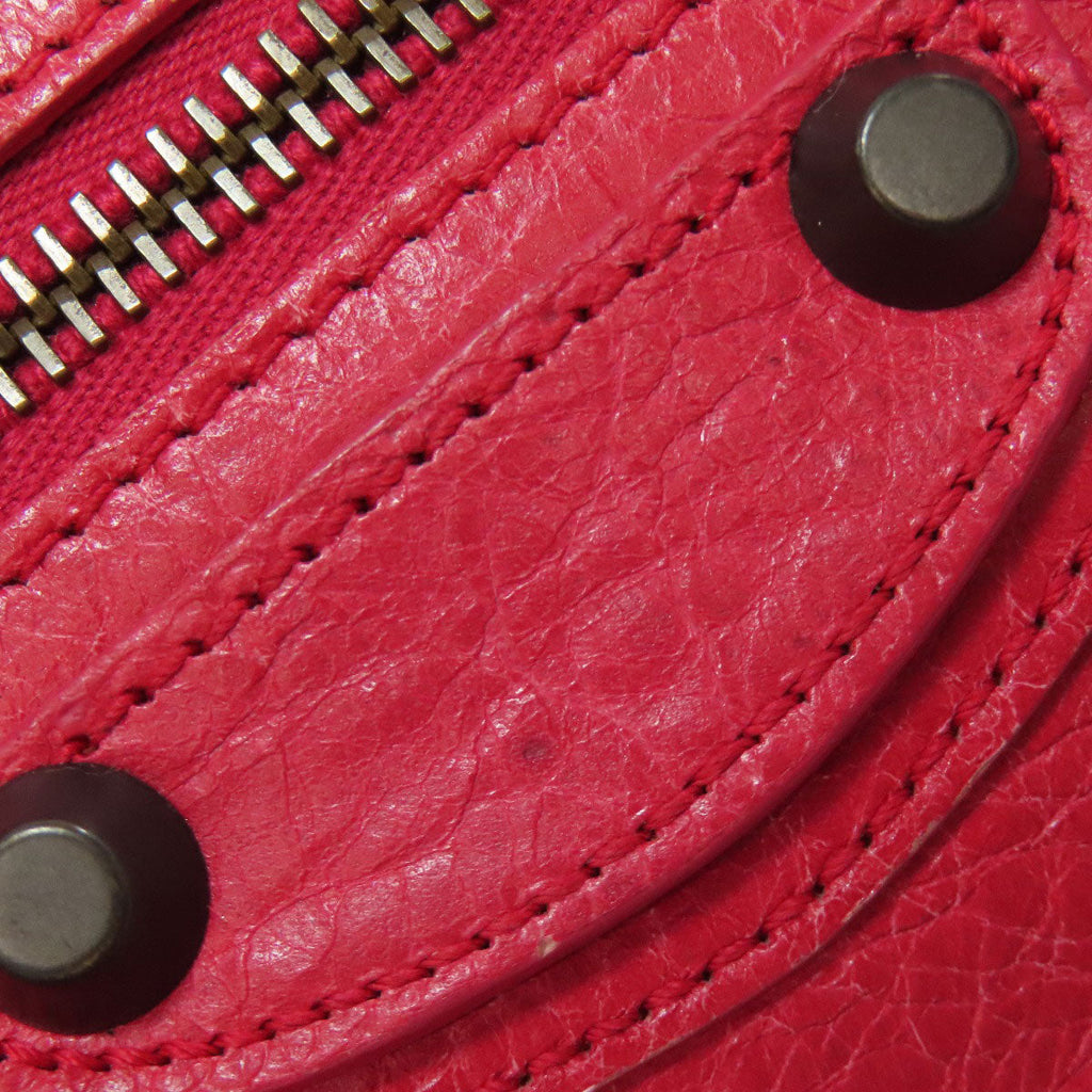 Close-up of a BALENCIAGA bag zipper and casing showcasing second hand luxury fashion details